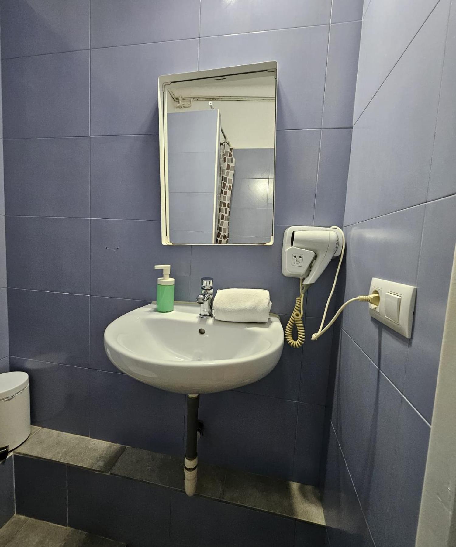 Youth Hostel - Central And Basic Drassanes Βαρκελώνη Εξωτερικό φωτογραφία
