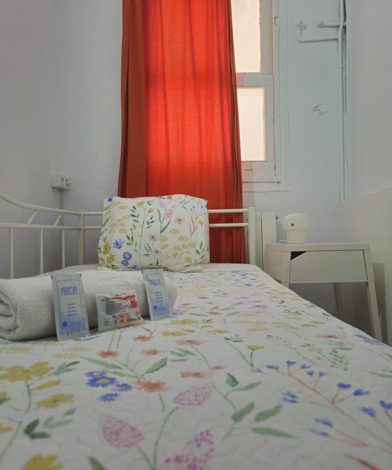 Youth Hostel - Central And Basic Drassanes Βαρκελώνη Εξωτερικό φωτογραφία